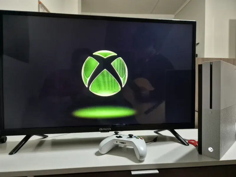 Xbox One S 1TB + Control + 4 Juegos - 5