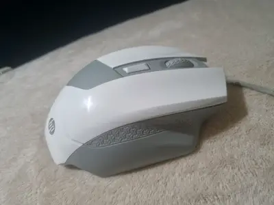 Mouse gaming HP blanco y gris - miniatura 1