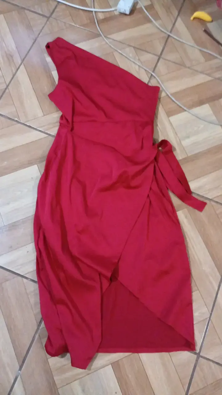 Vestido rojo elegante para mujer