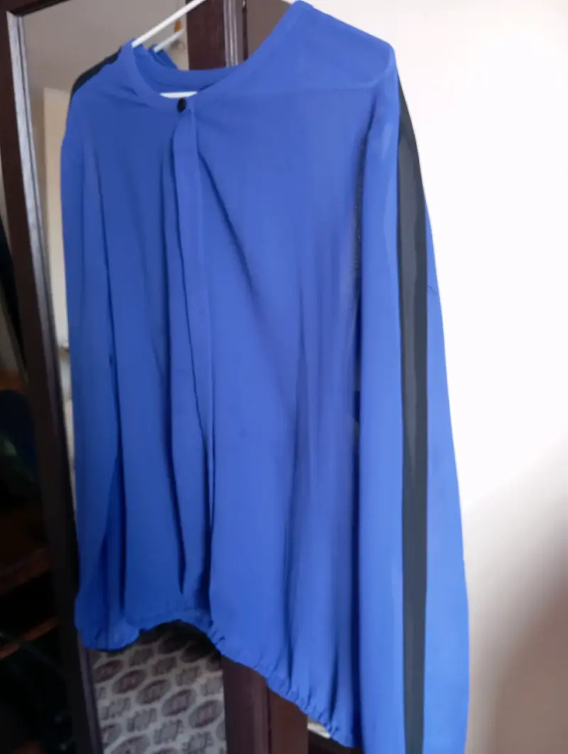 Blusa azul de gasa para mujer - 2