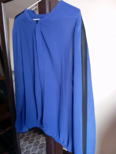 Blusa azul de gasa para mujer - miniatura 2