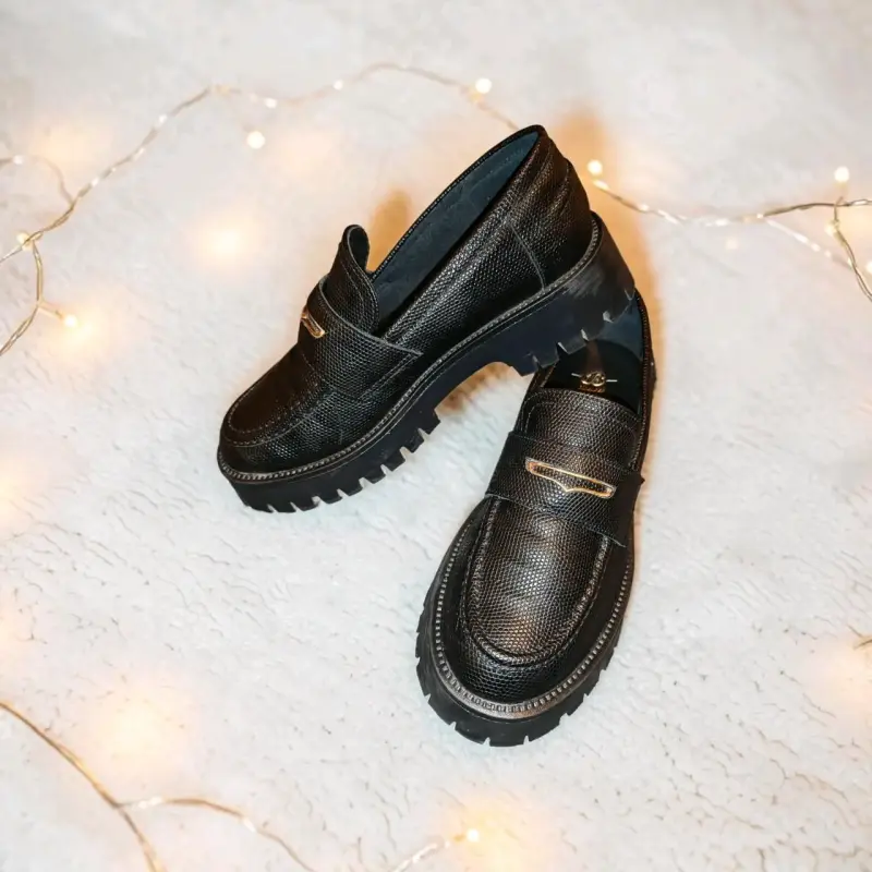 Mocasines de Cuero Negro con Suela Gruesa para Mujer - 1