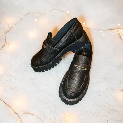 Mocasines de Cuero Negro con Suela Gruesa para Mujer - miniatura 1