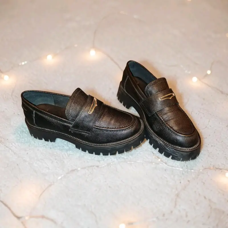 Mocasines de Cuero Negro con Suela Gruesa para Mujer - 2