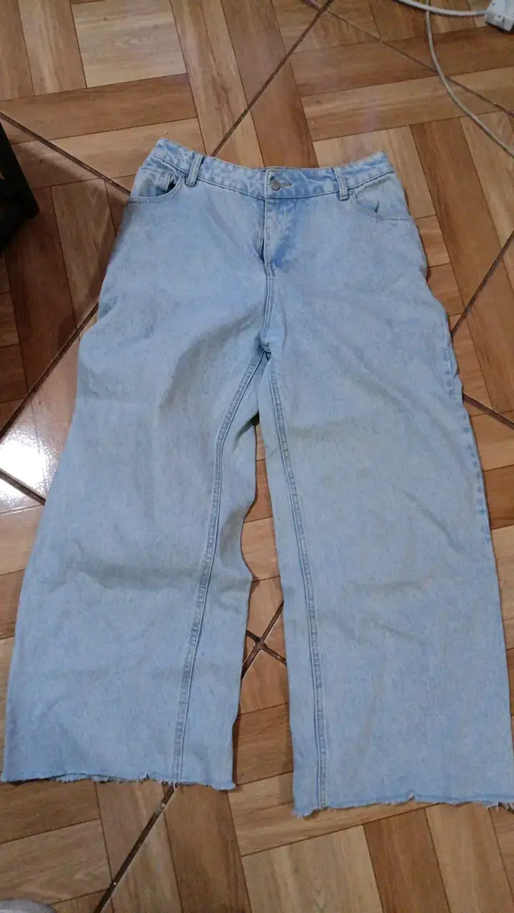 Jeans anchos de mezclilla azul claro