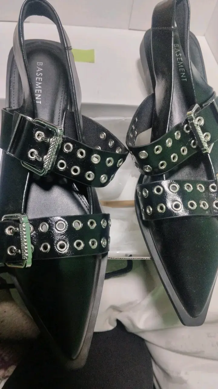 Sandalias negras con hebillas Basement