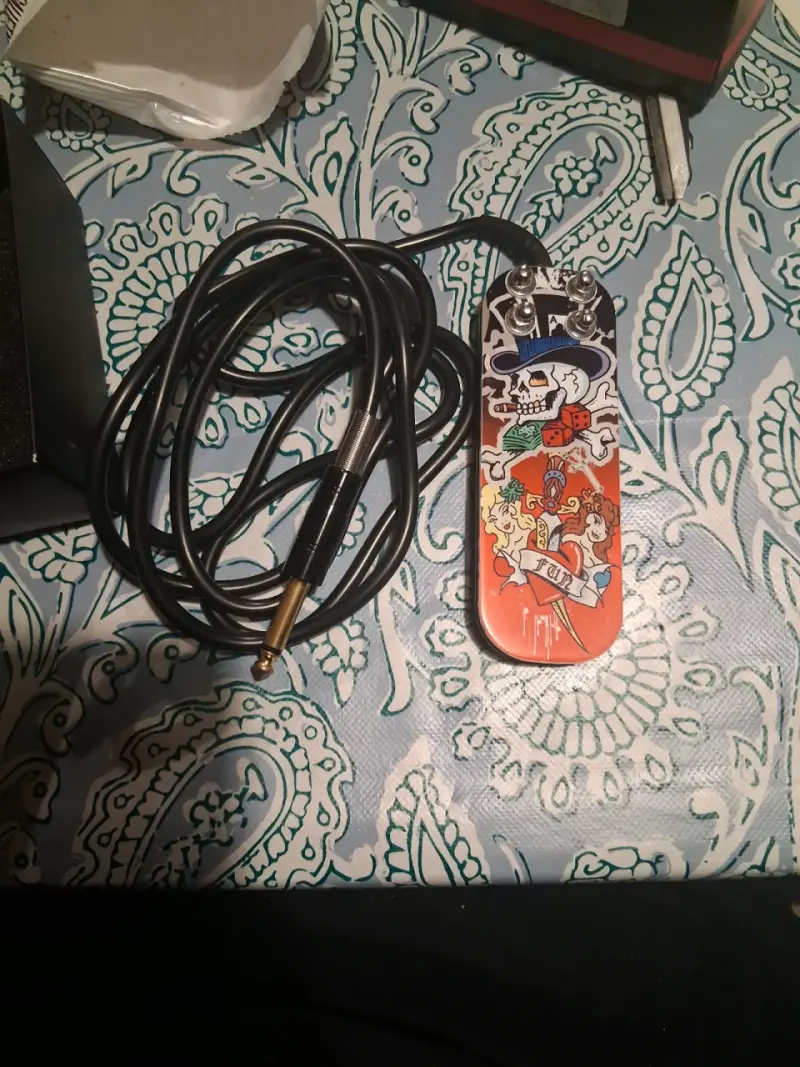 Pedal de tatuaje Makuza con diseño artístico - 2