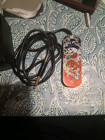 Pedal de tatuaje Makuza con diseño artístico - miniatura 2