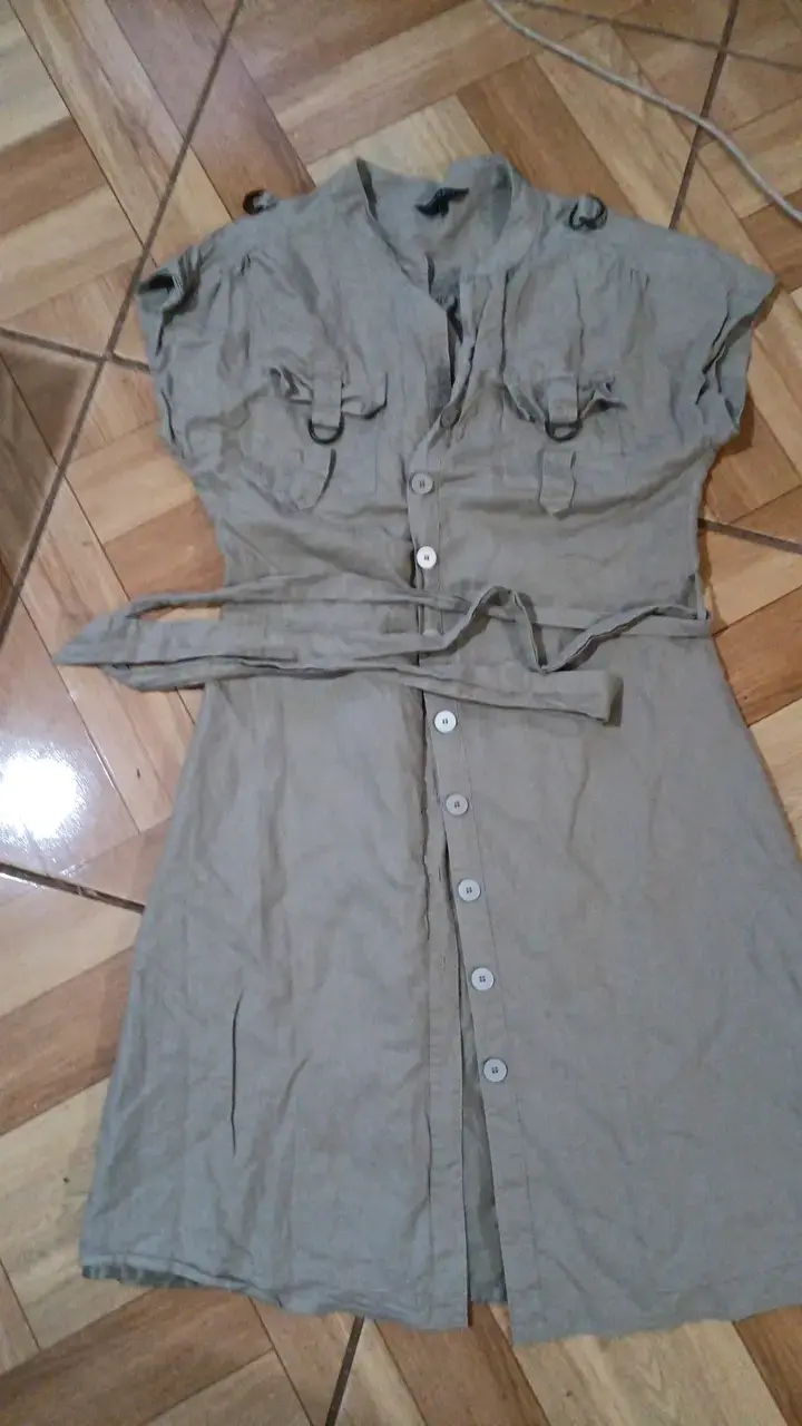 Vestido camisero beige con botones