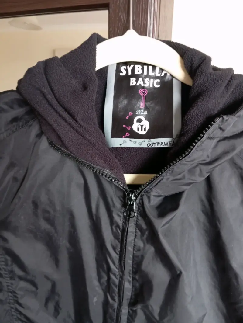 Chaqueta Negra Sybilla Basic con Capucha - 2