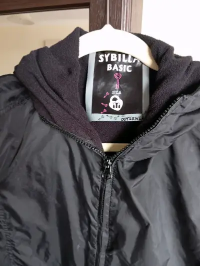 Chaqueta Negra Sybilla Basic con Capucha - miniatura 2