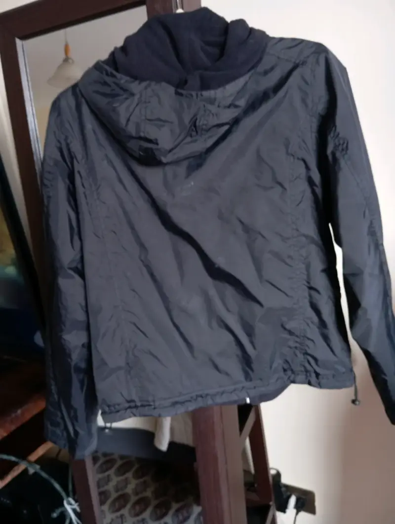 Chaqueta Negra Sybilla Basic con Capucha - 4