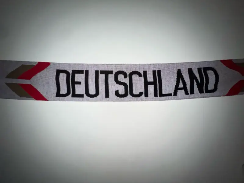 Bufanda Adidas Alemania diseño moderno - 2