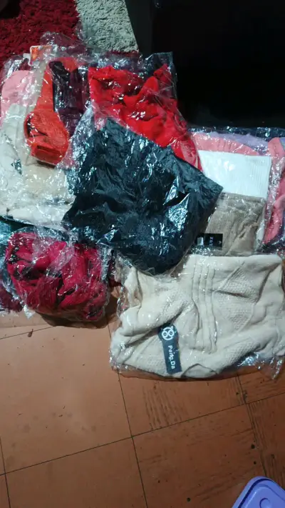 Lote de ropa de mujer variada nueva - miniatura 1