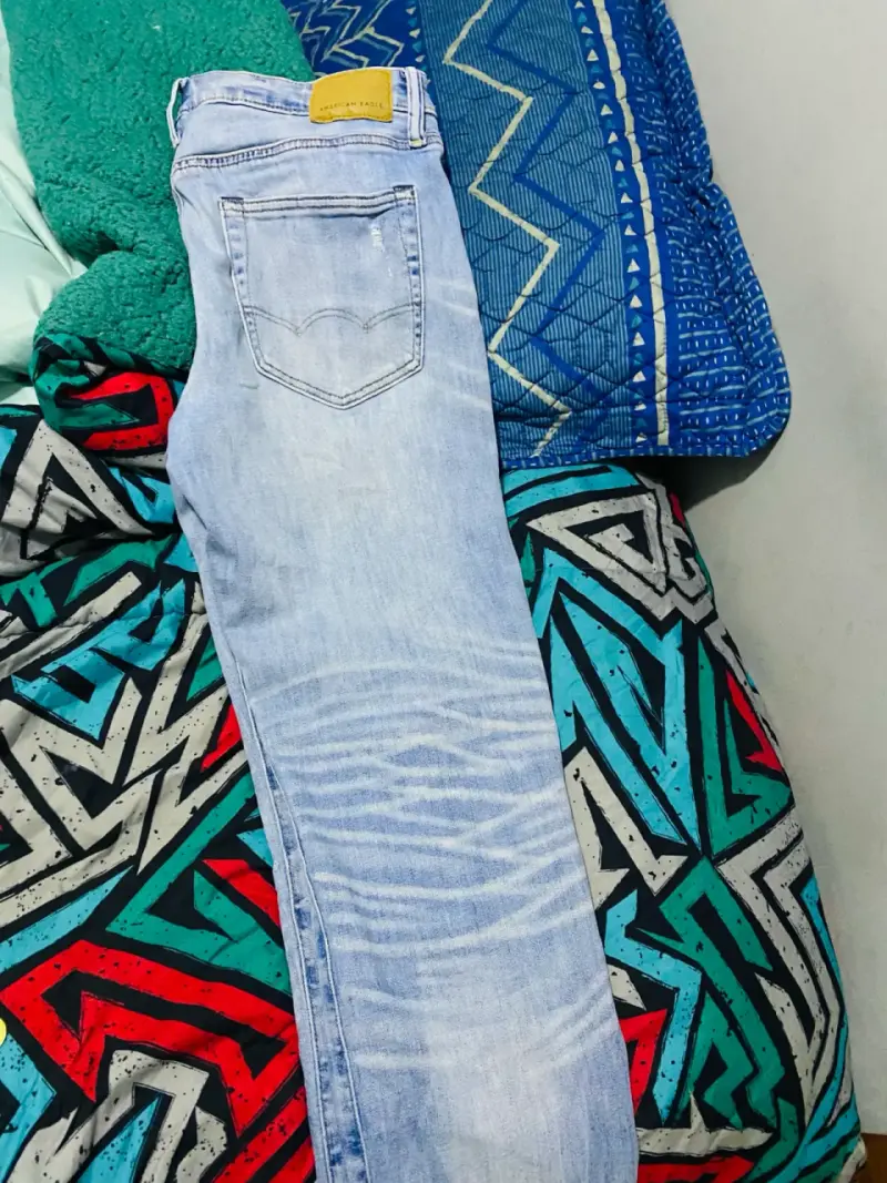 Jeans American Eagle desgastados para hombre - 4