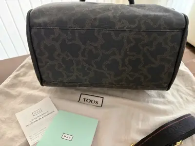 Bolso de mano Tous negro con detalles dorados - miniatura 2