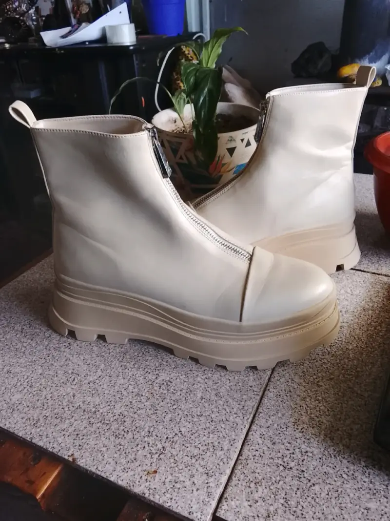Botines beige con cierre frontal - 3