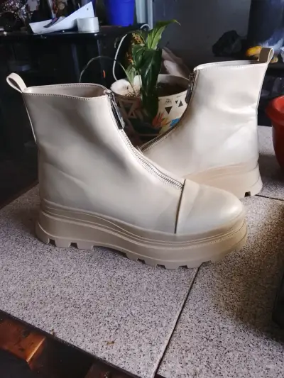 Botines beige con cierre frontal - miniatura 3