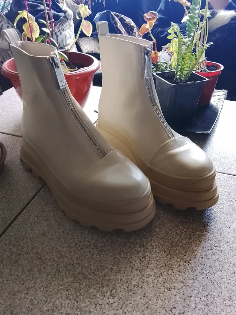 Botines beige con cierre frontal - 4