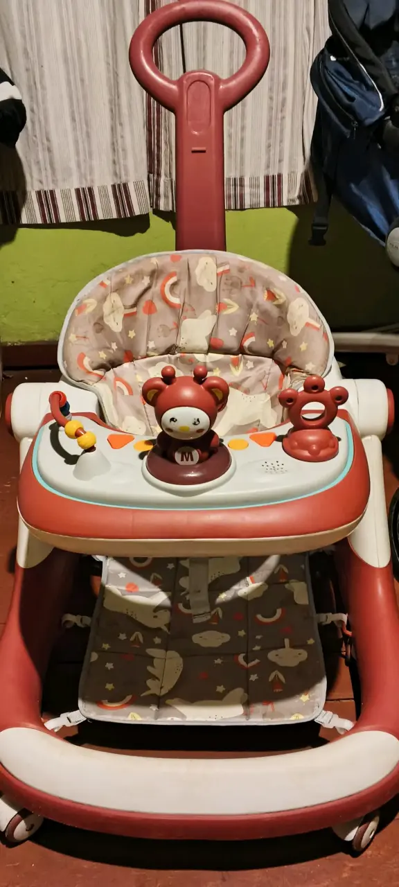 Andador para bebé con juguetes y diseño colorido - 1
