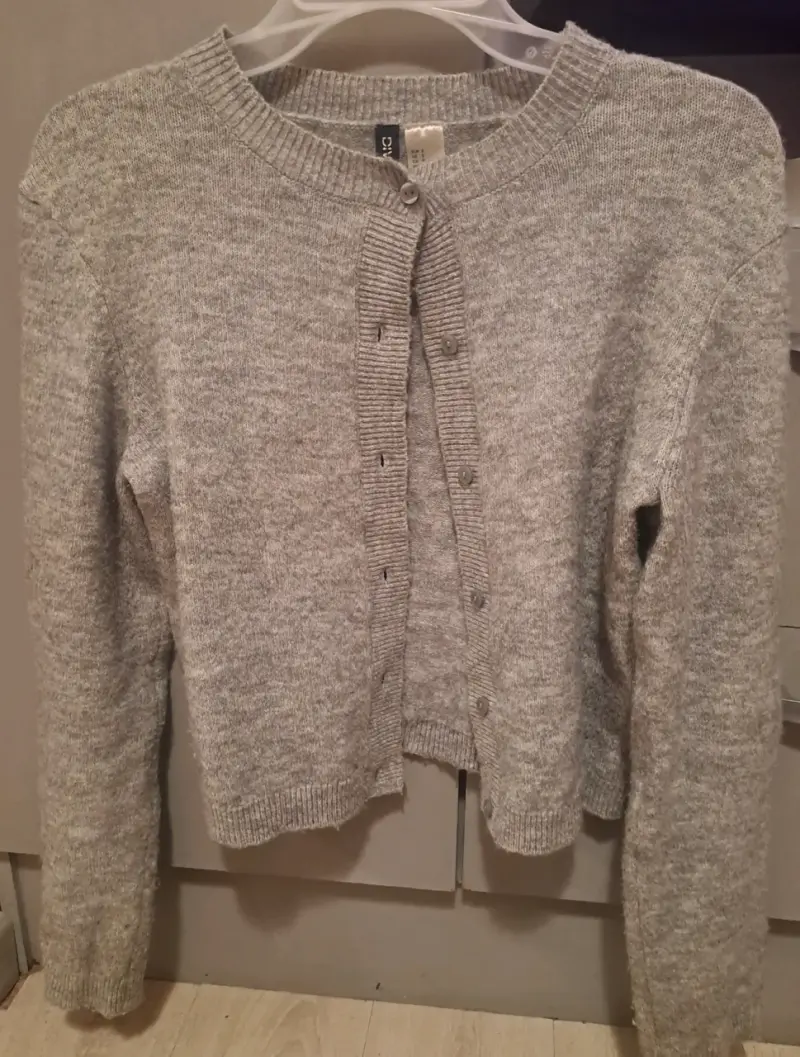 Cardigan gris de lana para mujer