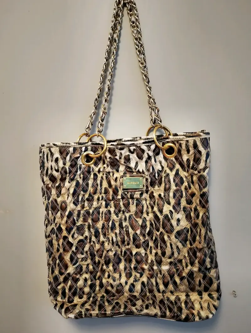 Bolso tote animal print con cadena dorada