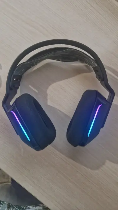 Audífonos Logitech G733(Semi nuevos) - miniatura 1