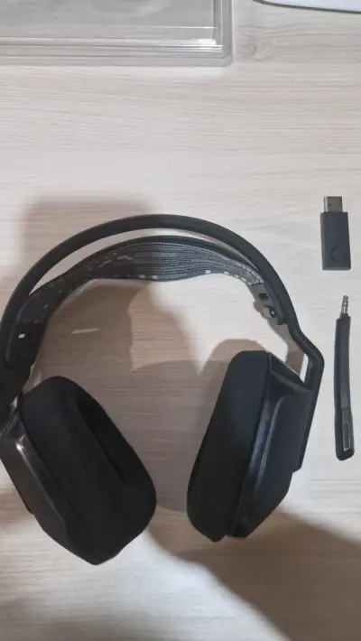 Audífonos Logitech G733(Semi nuevos) - miniatura 5