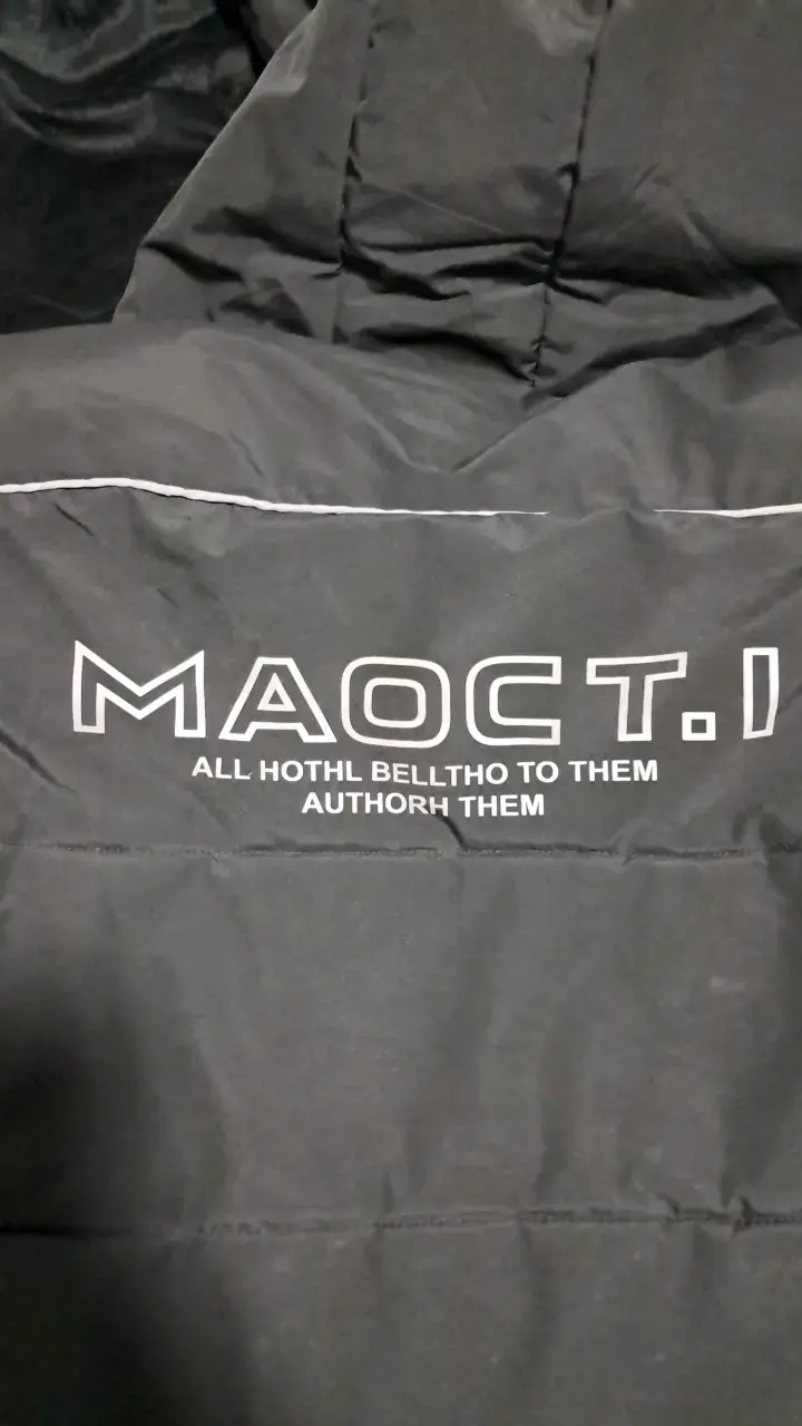 Chaqueta negra con capucha para hombre - 3