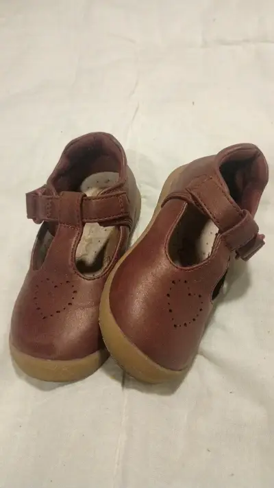 Zapatos de cuero para niña color marrón - miniatura 1