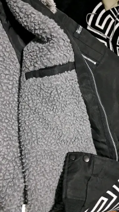 Chaqueta negra con forro de piel sintética Kanobi - miniatura 4