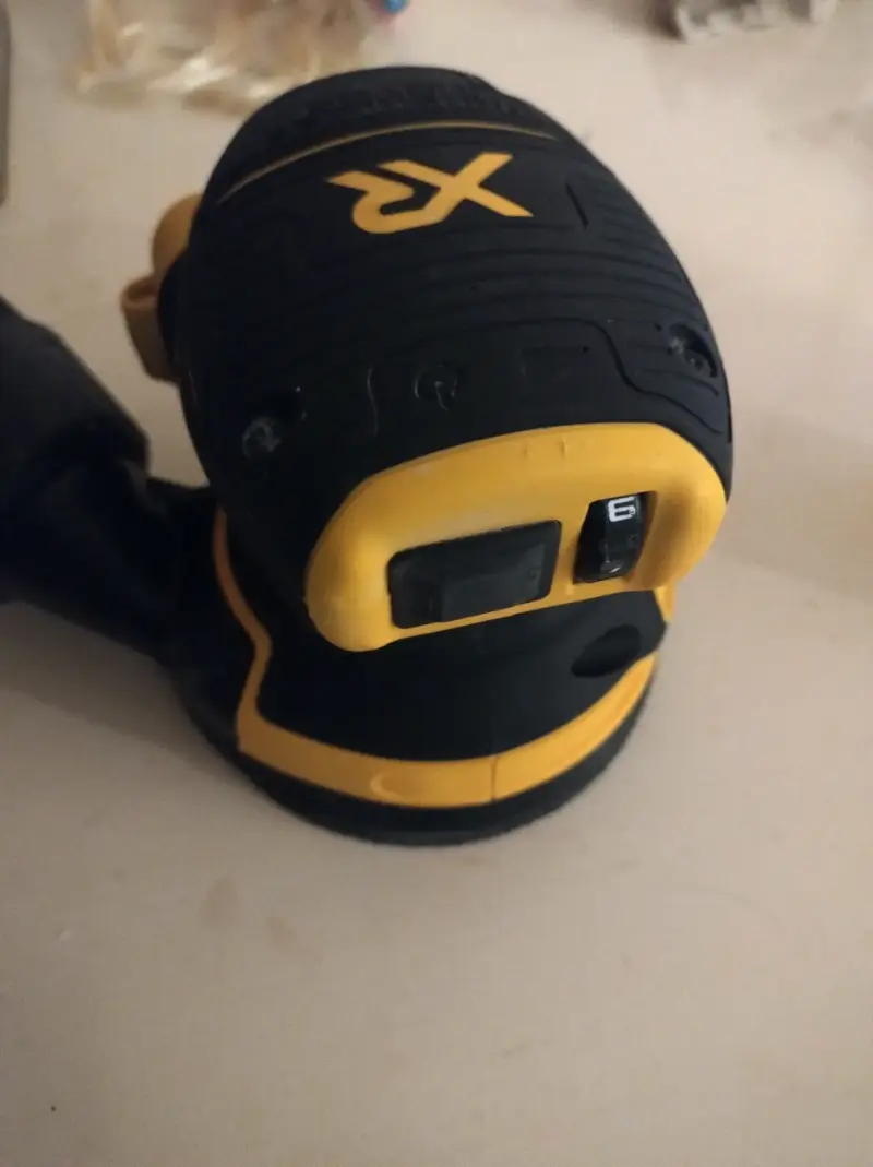 Lijadora Orbital Inalámbrica DeWalt XR Brushless - 1