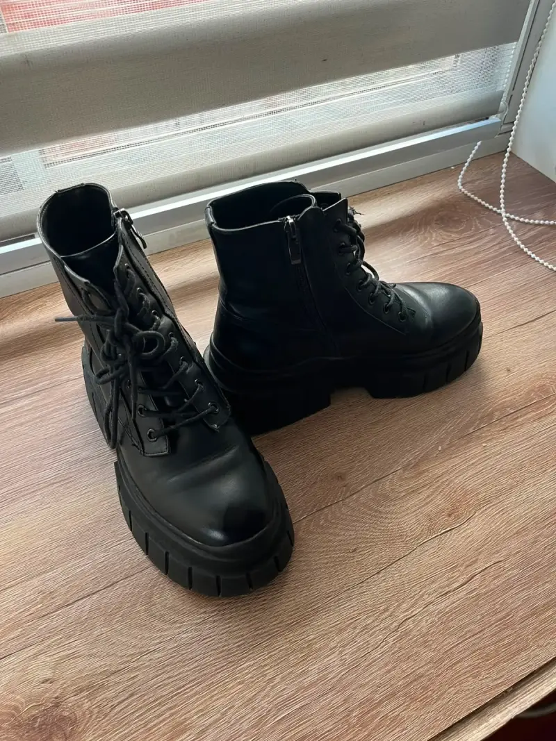Botas negras de cuero con plataforma - 2