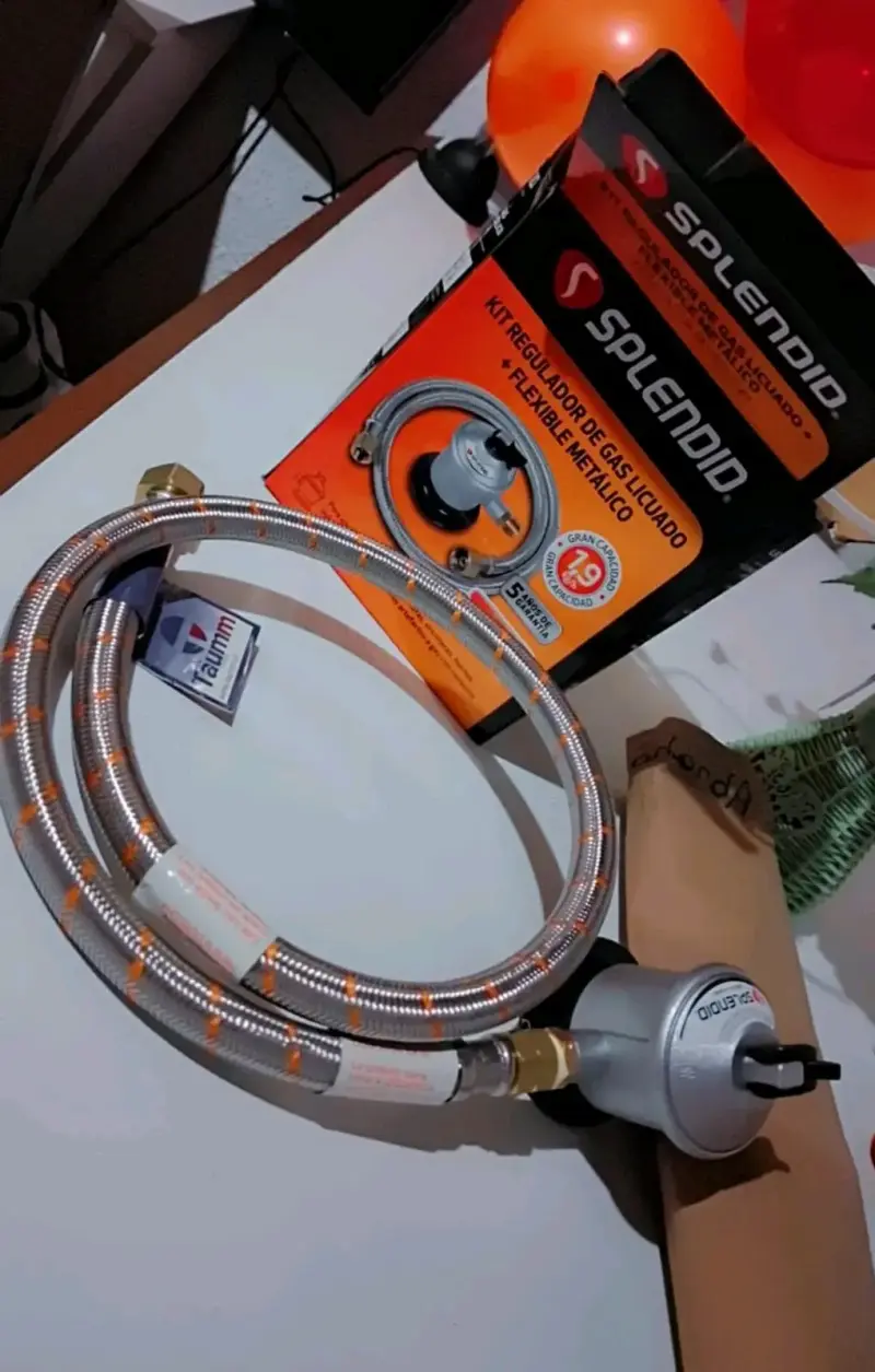 Kit regulador de gas licuado Splendid con flexible metálico - 1