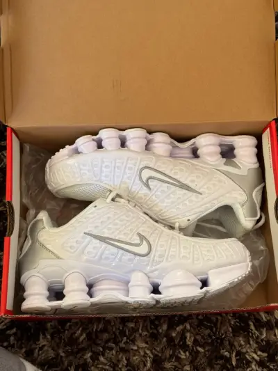 Nike Shox blancas Talla 8US/41 EUR - miniatura 2
