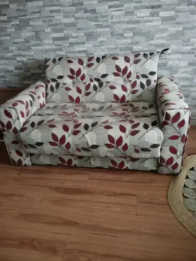 Sofá cama estampado hojas en buen estado - miniatura 3