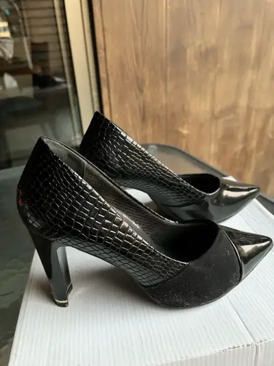 Zapatos de Tacón Negro Piccadilly con Textura - miniatura 1