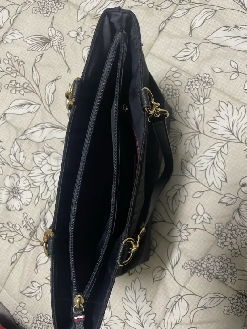 Cartera negro con dorado uso hombros - 3