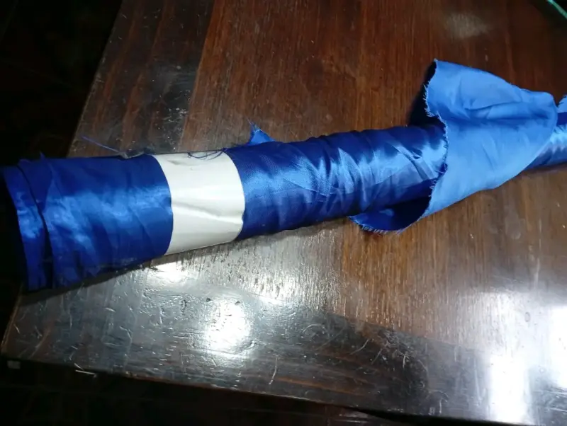 Saldo Rollo Tela de satén azul brillante