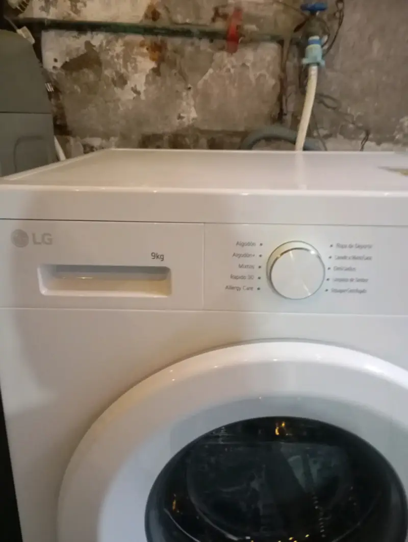 Lavadora LG 9kg carga frontal en buen estado