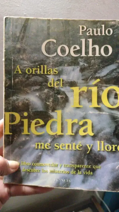 Libro 'A orillas del río Piedra me senté y lloré' de Paulo Coelho - miniatura 5