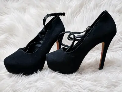 Zapatos de Tacón Alto Negros con Correa - miniatura 1