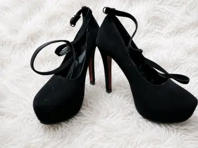 Zapatos de Tacón Alto Negros con Correa - miniatura 2