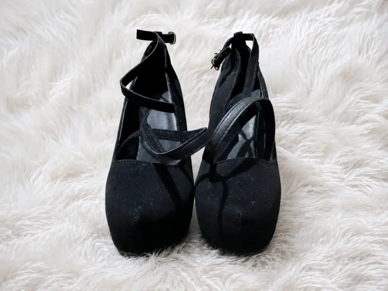 Zapatos de Tacón Alto Negros con Correa - 3