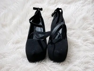 Zapatos de Tacón Alto Negros con Correa - miniatura 3