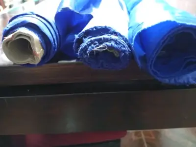 Saldo 3 rollos Tela azul de satén,1,50 cm de ancho - miniatura 1