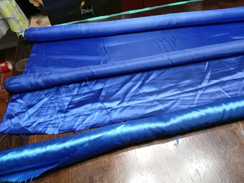 Saldo 3 rollos Tela azul de satén,1,50 cm de ancho - 2