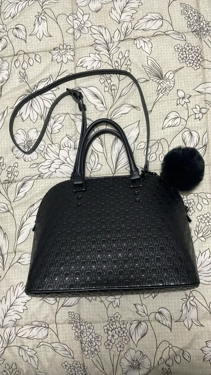 Cartera negra ALDO con diseño texturizado - 4