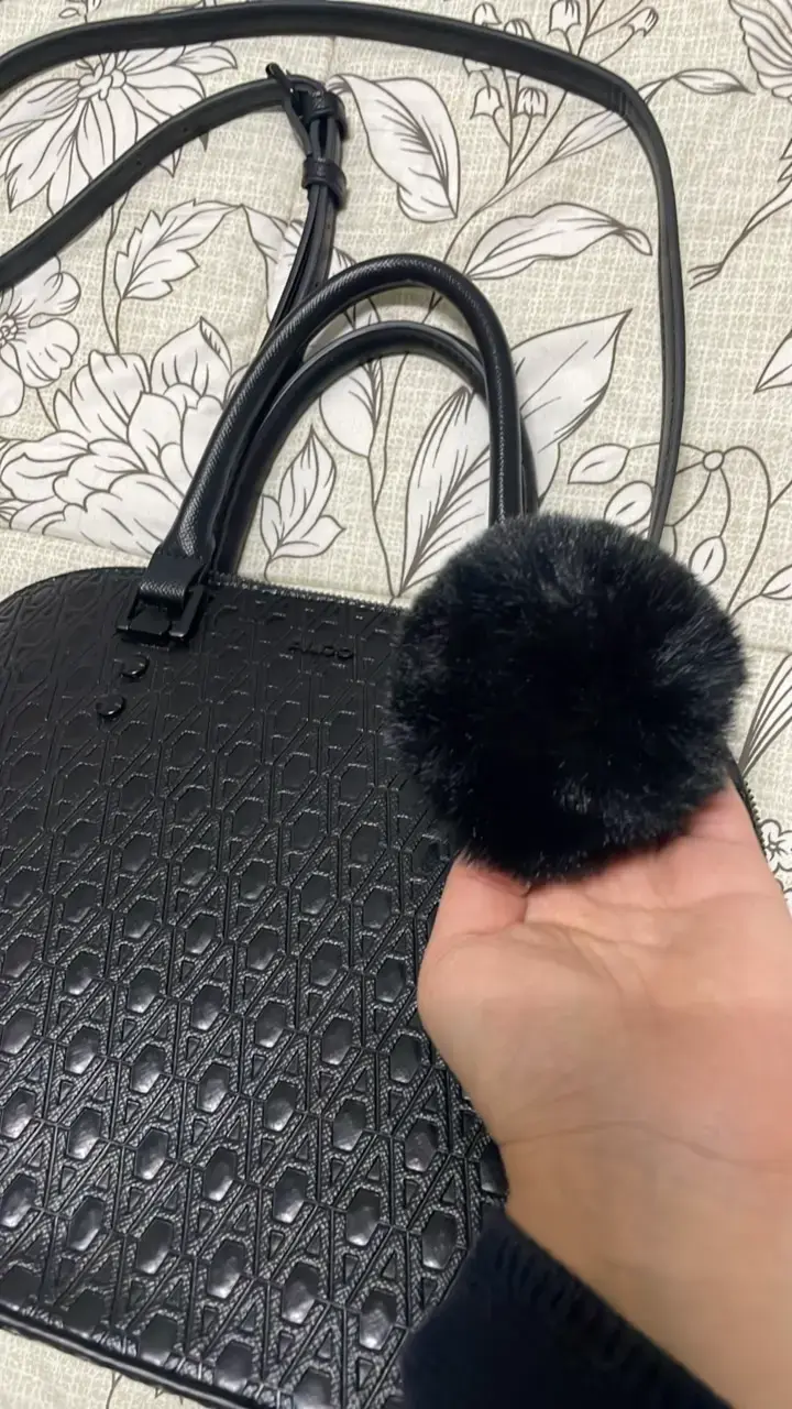 Cartera negra ALDO con diseño texturizado - 5