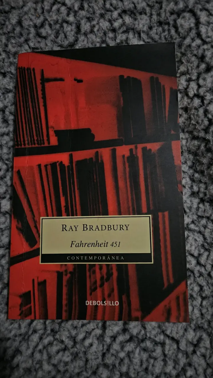 Libro Fahrenheit 451 de Ray Bradbury - 1